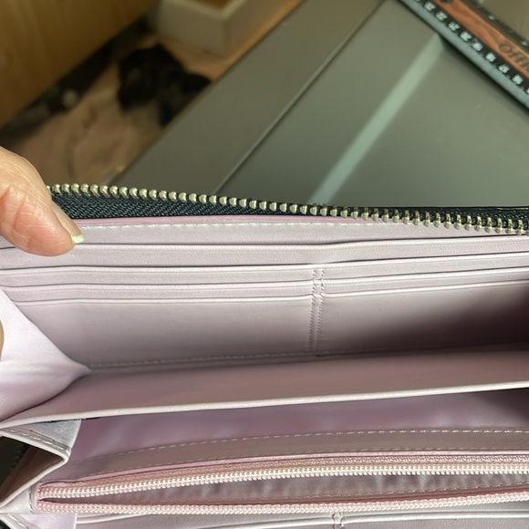 Coach zip wallet black canvas/leather with C stitching details in excellent cond - Picture 7 of 11